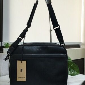 Matt & Nat Men's Black Crossbody Messenger Bag
